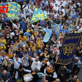 I festeggiamenti del Borgo don Bosco dopo la vittoria al Palio di Asti