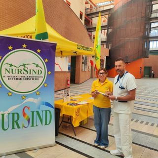 Gabriele Montana, segretario provinciale NurSind, al banchetto allestito con Coldiretti