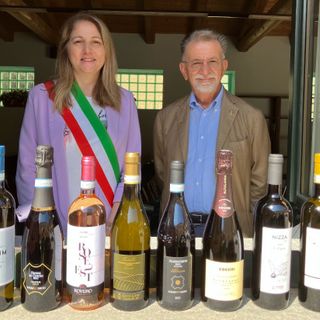 Anna Macchia e Vincenzo Gerbi con i vini vincitori