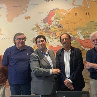 L’astigiano Francesco Marzo (il quarto da sinistra) con i componenti del nuovo Consiglio Direttivo del CSV Piemonte
