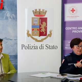 Il questore Di Donato con Elisa Chechile (MerfePhoto)