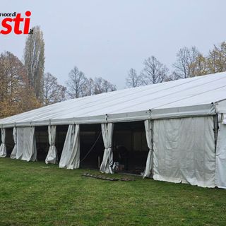 I preparativi per la tensostruttura che ospiterà la festa della vittoria (Ph J.DeM. A. )