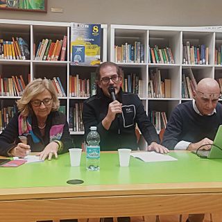 Bera (al centro) ritratto in occasione di un precedente incontro canellese