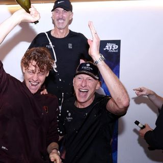 Il brindisi di SInner (Ph. Super Tennis)