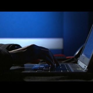 Sei anni di ricatti a sfondo sessuale: arrestata una donna per estorsione aggravata