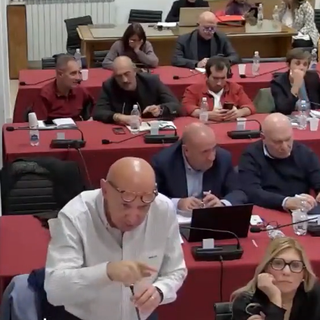 Un immagine dell'intervento del consigliere Roberto Vercelli (PD)