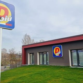 Un'immagine d'archivio del punto vendita preso di mira