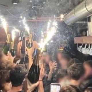 L' immagine dello scoppio dell' incendio al Constellation che ha fatto il giro del mondo