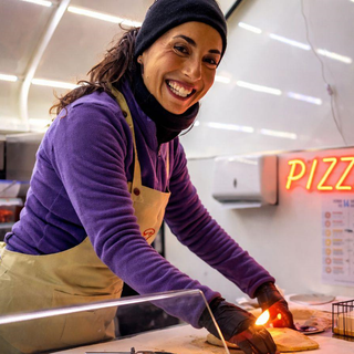 Francesca sulla sua ApePizza