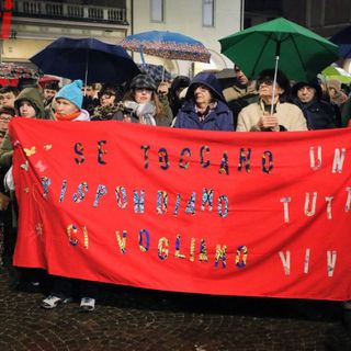 Immagini del presidio organizzato in piazza San Secondo dopo il barbaro omicidio di Zoe