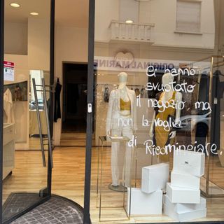 Imagine, la boutique  di Asti svaligiata tre volte: "Ci hanno svuotato il negozio, ma non la voglia di ricominciare"