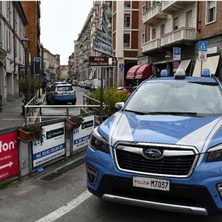 Controlli a tappeto della Polizia ad Asti: identificate 100 persone in centro e alla stazione