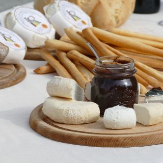 Primavera in “forma” di caprino: a Roccaverano DOP si celebra il territorio tra mercatino e degustazioni