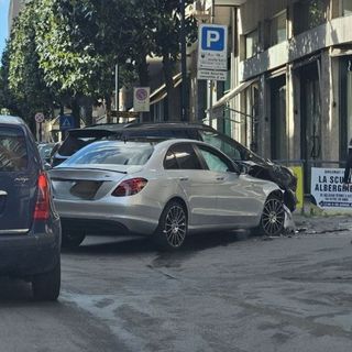 Asti: schianto tra due auto  all'incrocio tra corso Dante e corso Milano: traffico in tilt