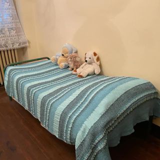 Un lettino pronto alla Caritas di Asti per i piccoli afghani (foto tratta dalla pagina Facebook della Caritas di Asti)