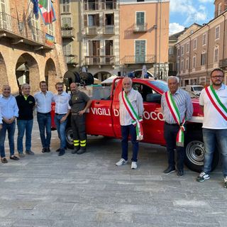 Il momento dell'inaugurazione del mezzo donato