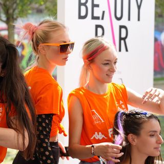 Torino, Kappa Futurfestival: con 40 giovani nel beauty bar della vip lounge nascono le tendenze make-up &amp; hair della generazione z