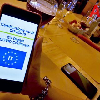 Green Pass: il limbo di chi non riesce ad ottenerlo pur avendo una dose e poi si è ammalato