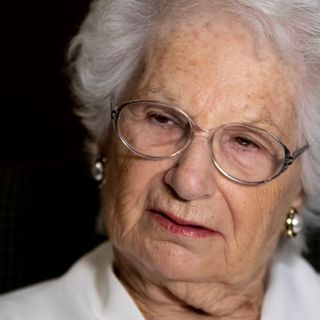 Continua a far discutere la proposta di conferire la Cittadinanza onoraria alla senatrice Segre