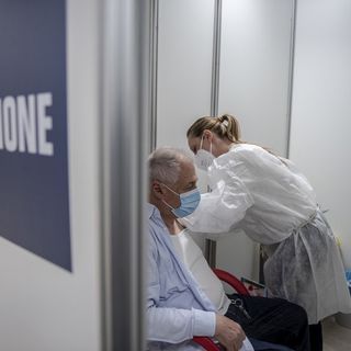 Terza dose per la fascia 40-59 anni: da lunedì 22 al via in Piemonte le prenotazioni in farmacia e sul portale