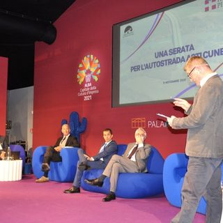 Un momento della serata albese sull'autostrada