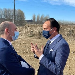 Il governatore Cirio e il sottosegretario Morelli sul cantiere per il completamento dell'autostrada