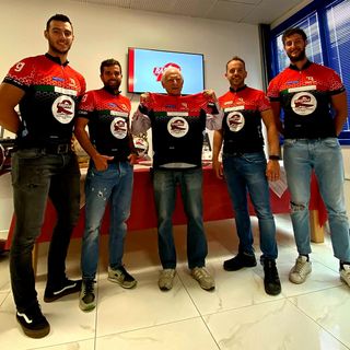 Amos Mosaner, Sebastiano Arman, Simone Gonin e Joel Retornaz con il presidente Raspini