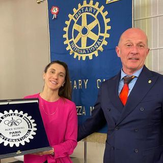 Alice Sotero ritratta con il presidente Rotary Club Paolo Marmo
