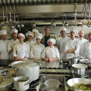 Allievi di Colline Astigiane in cucina