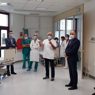 Carlo Mario Demartini, Giorgio Galvagno, Giovanni Messori Ioli, Maggiorino Barbero (Ostetricia e Ginecologia), Marco Scaglione (Cardiologia), Gianluca Ghiselli, Tiziana Ferraris, Katia Moffa (Direzione professioni sanitarie), Massimo Rissone (Coordinatore infermieristico Pronto Soccorso), Maurizio Rasero e Francesco De Rosa (Malattie Infettive) nella nuova Area Maxi Emergenze Asl AT.