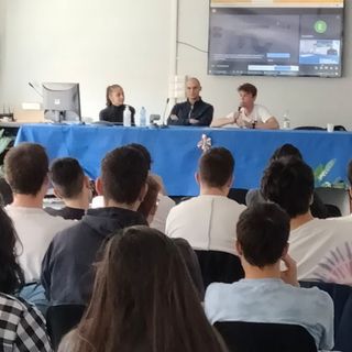 Un immagine relativa l'incontro all'Artom