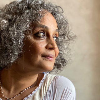 Arundhati Roy, scrittrice indiana di cui leggere qualcosa quanto prima