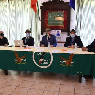 Il tavolo della presidenza dell’assemblea.