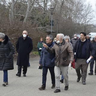 Crivelli e alcuni membri della coalizione durante la visita a Tanaro
