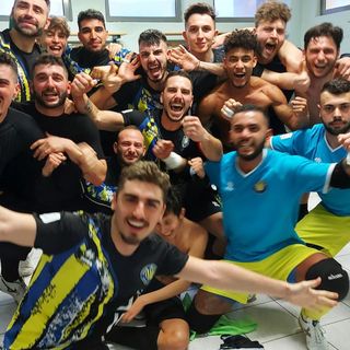 I giocatori dell'Isola in festa dopo la schiacciante vittoria