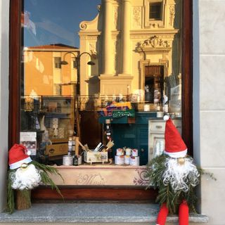 Musiche natalizie in filodiffusione e mercatini nel fine settimana di Villafranca