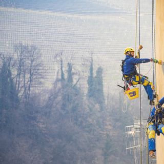 Alcune immagini di interventi di Ediliziacrobatica effettuati a Barolo (CN)