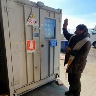 La benedizione del generatore destinato ad un ospedale ucraino