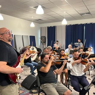Un paio di immagini (la seconda a fine articolo) delle prove dello spettacolo, con in primo piano Andrea Braido