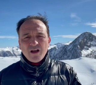 Alberto Cirio sulla neve