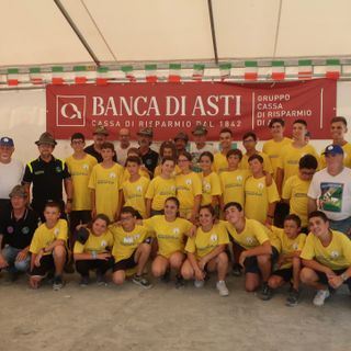 I ragazzi che hanno partecipato al Campo Scuola  con i volontari astigiani ed il presidente della Sezione ANA di Asti