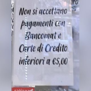 Il cartello che accompagna il post (foto da Facebook)