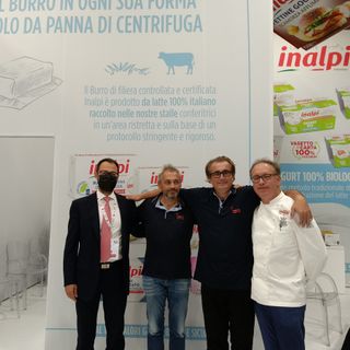 Da sinistra: Stefano Patuanelli Ministro Politiche Agricole - Pierantonio Invernizzi Direttore Commerciale e Marketing Inalpi SpA - Ambrogio Invernizzi Presidente Inalpi SpA - Gian Piero Vivalda Antica Corona Reale
