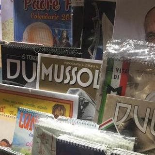Calendari con immagini di Mussolini