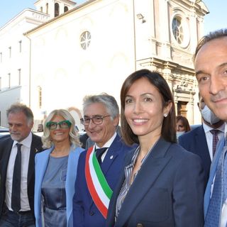 Il presidente Cirio ritratto con la ministra Mara Carfagna ritratti in occasione dell'inaugurazione della Fiera Internazionale Tartufo Bianco d'Alba 2021. Con loro il ministro del Turismo Garavaglia, la presidente dell'Ente Fiera Liliana Allena e il sindaco di Alba Carlo Bo
