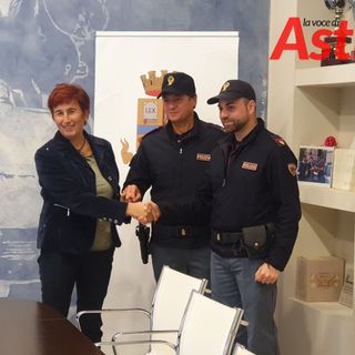 &quot;Tirato fuori prima che crollasse un muro&quot;. Agli agenti delle Volanti intervenuti a Revignano i complimenti del Questore di Asti