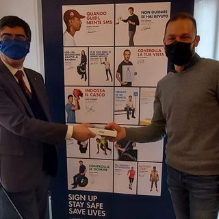 Il vincitore con il direttore Aci di Asti