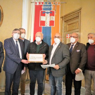 La consegna della petizione per il ripristino della linea ferroviaria Chivasso-Asti