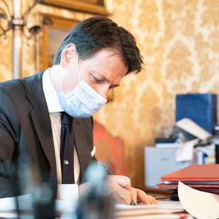 Conte firma DPCM