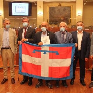 La Regione consegna 1.181 bandiere ai Comuni del Piemonte: “Ciascuno di loro rappresenta la nostra storia”